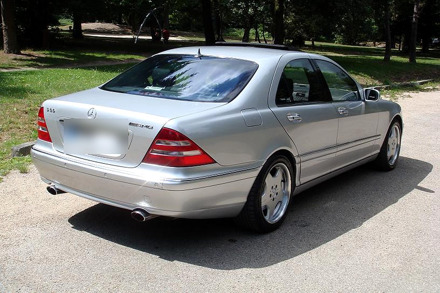 Mercedes S 55 AMG W220 gris argent de trois quarts arrière